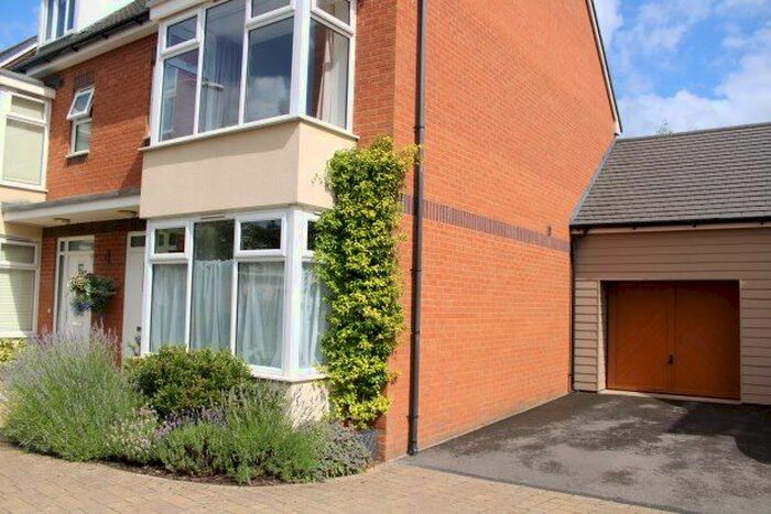 4 Bedroom Property To Rent In Lyttelton Close, Rugby, CV21