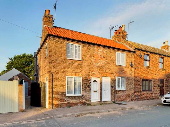 2 Bedroom End Of Terrace House For Sale In Main Street, North Frodingham, Driffield, YO25
