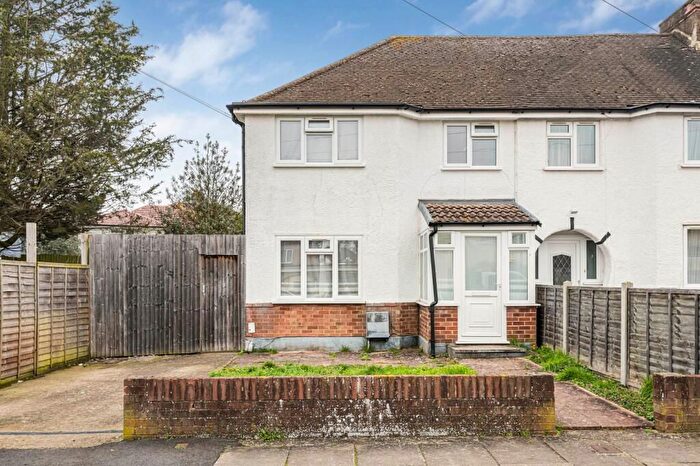 3 Bedroom Semi Detached House For Sale In Sefton Avenue, Harrow, HA3