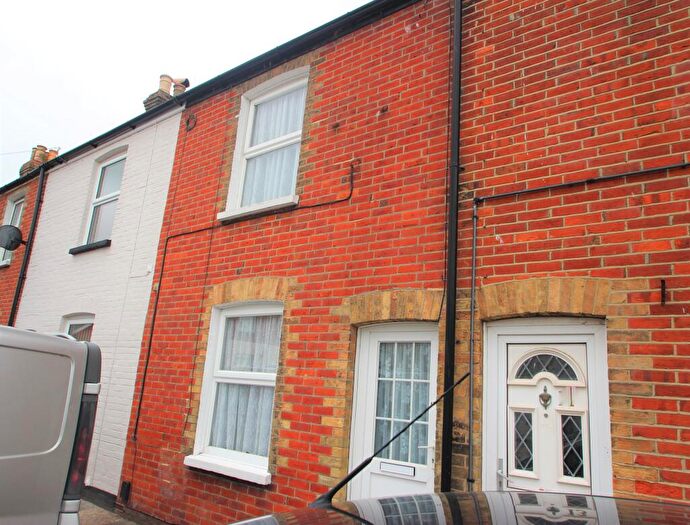2 Bedroom Terraced House To Rent In Albert Street, Newport, PO30