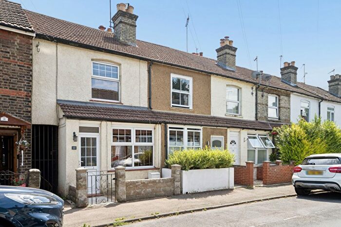 2 Bedroom Terraced House For Sale In Shaftesbury Road, Watford, WD17