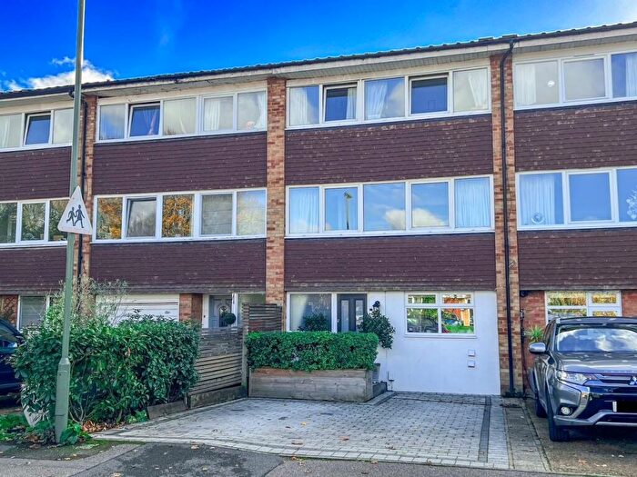 4 Bedroom Town House For Sale In Victoria Avenue, West Molesey, KT8