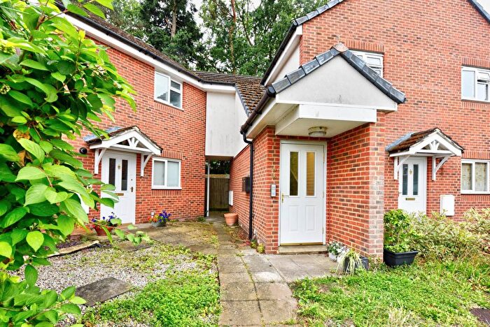 1 Bedroom Flat For Sale In Watermans Road, Henley On Thames, RG9