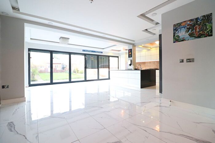 6 Bedroom Semi-Detached House To Rent In Chalgrove Crescent, Ilford, IG5