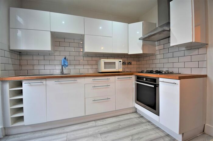 2 Bedroom Flat To Rent In Deacon Road, London, NW2