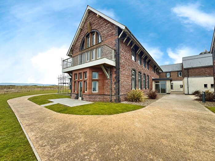 2 Bedroom Flat To Rent In Rest Bay, Porthcawl, CF36