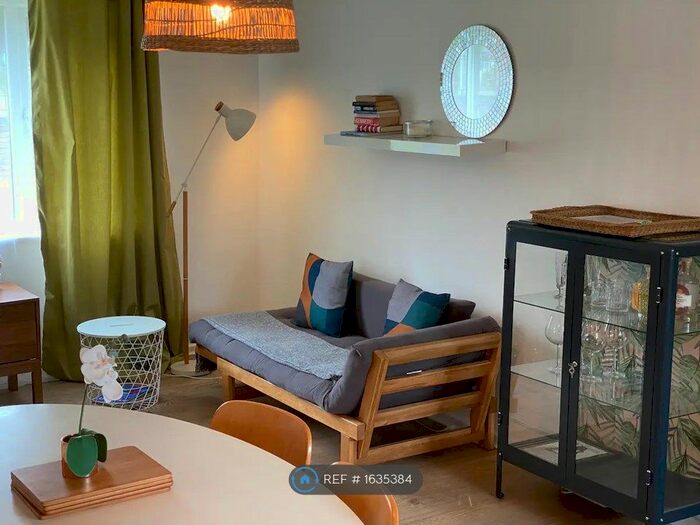 1 Bedroom Flat To Rent In Badby Close, Manchester, M4