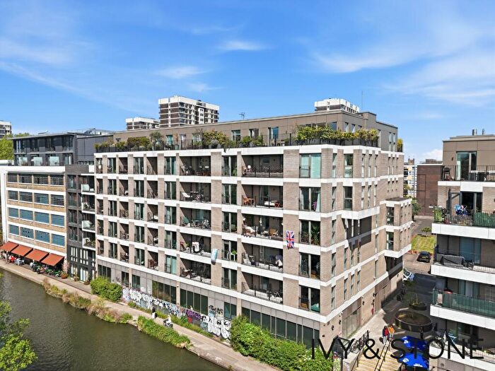 1 Bedroom Apartment For Sale In Grand Canal Apartments, De Beauvoir Crescent, London, Greater London, N1