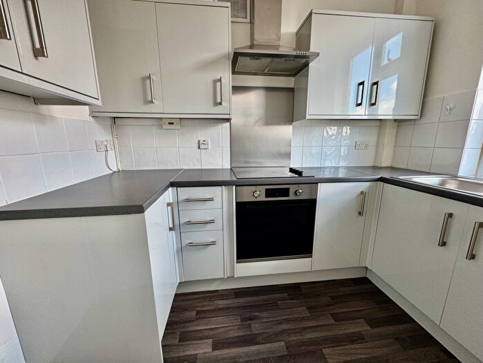 2 Bedroom Flat To Rent In Woodham Lane, Addlestone, KT15