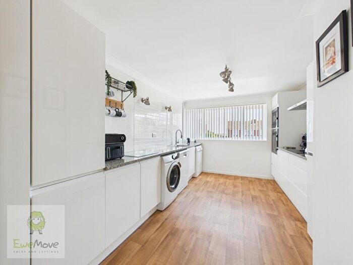 3 Bedroom Semi-Detached House For Sale In Avery Way, Allhallows, Rochester, ME3