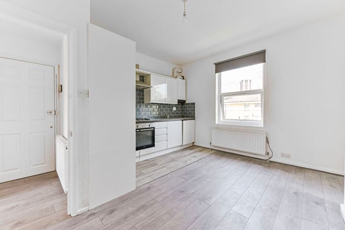 2 Bedroom Flat For Sale In Lansdowne Road, East Croydon, Croydon, CR0