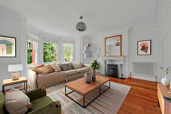 6 Bedroom Semi-Detached House To Rent In Avenue Road, Highgate, N6