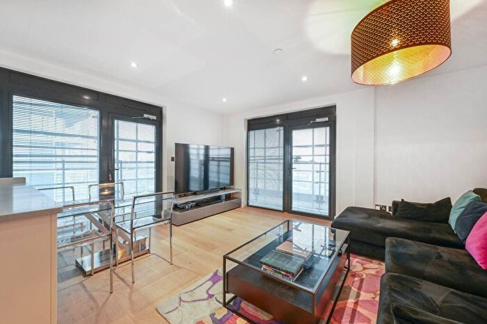 2 Bedroom Flat For Sale In Parkview Apartments, Poplar, London, E14