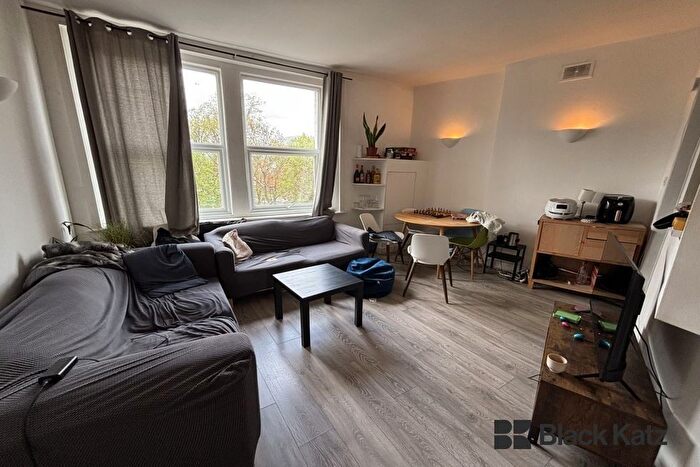 3 Bedroom Flat To Rent In Brixton Hill, Brixton, SW2