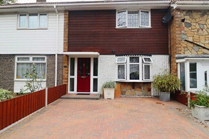 2 Bedroom Property To Rent In Falkenham End, Basildon, SS14