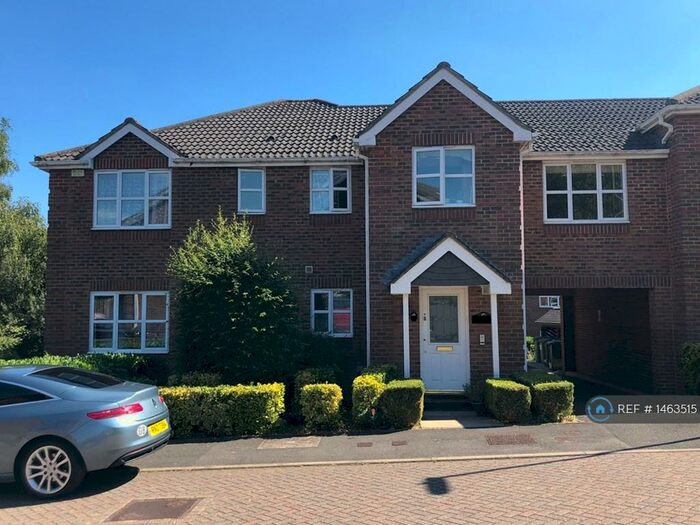 2 Bedroom Maisonette To Rent In Lime Gardens, Basingstoke, RG21