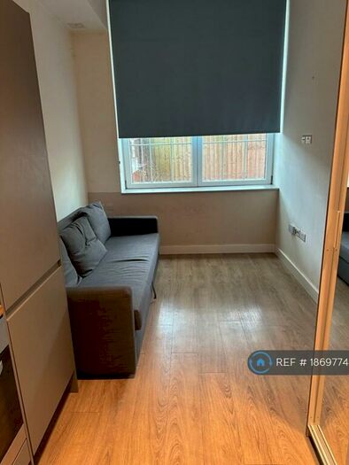 Studio To Rent In Church Way, Edgware, HA8