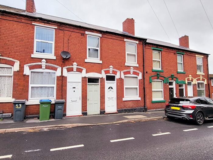 3 Bedroom House To Rent In Causeway, Rowley Regis, B65