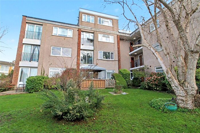1 Bedroom Flat For Sale In Dunraven Drive, Enfield, Middlesex, EN2
