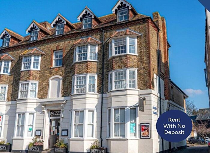 2 Bedroom Flat To Rent In Knots Yard, Whitstable, Kent, CT5