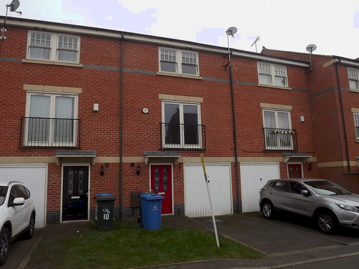 4 Bedroom Town House To Rent In Auriga Court, Chester Green, DE1