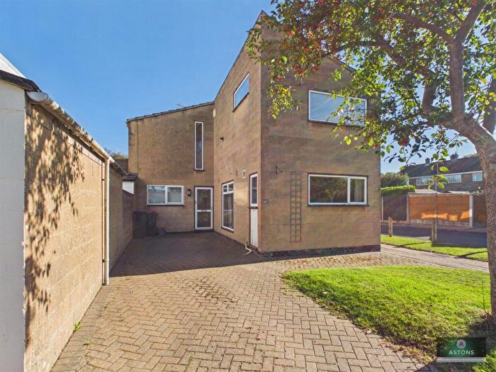 4 Bedroom End Of Terrace House For Sale In Linden Close, Furnace Green, RH10