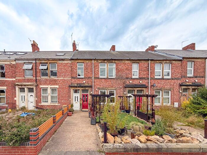 2 Bedroom Flat For Sale In Camborne Grove, Bensham, Gateshead, NE8
