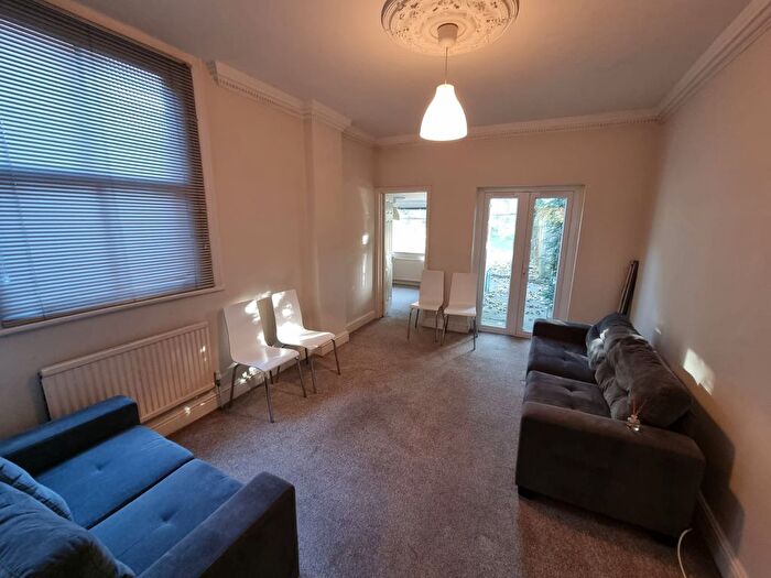 3 Bedroom Flat To Rent In Anson Road, Willesden Green, NW2