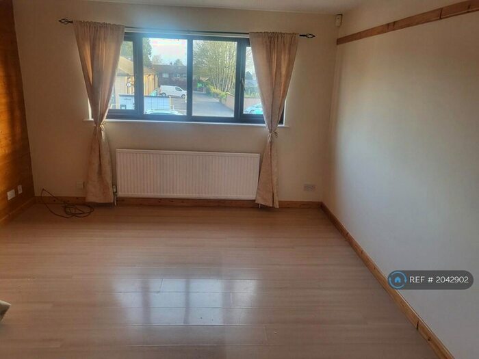 2 Bedroom Flat To Rent In Stanley Court, Olney, MK46