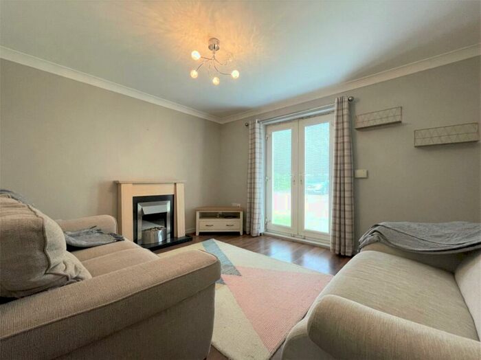 2 Bedroom Flat To Rent In Lawson Wood Court, Meanwood, Leeds, LS6
