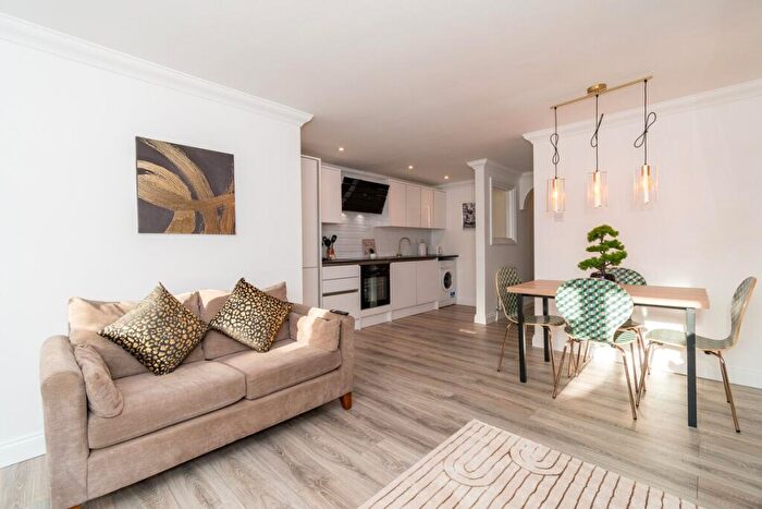 2 Bedroom Flat To Rent In Crowder Terrace, Romsey Road, Winchester, SO22