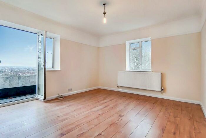 2 Bedroom Flat To Rent In The Woodlands, London, SE19