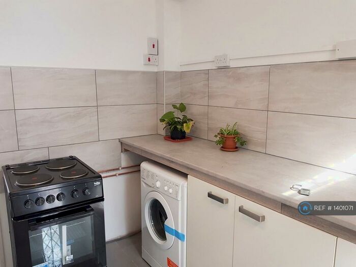 Studio To Rent In Tottenham, Tottenham, N15