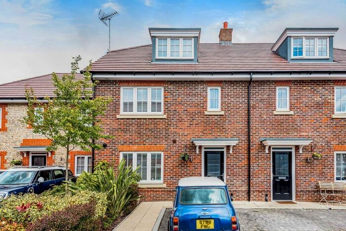 4 Bedroom Terraced House To Rent In Oakford Court, Henley-On-Thames RG9