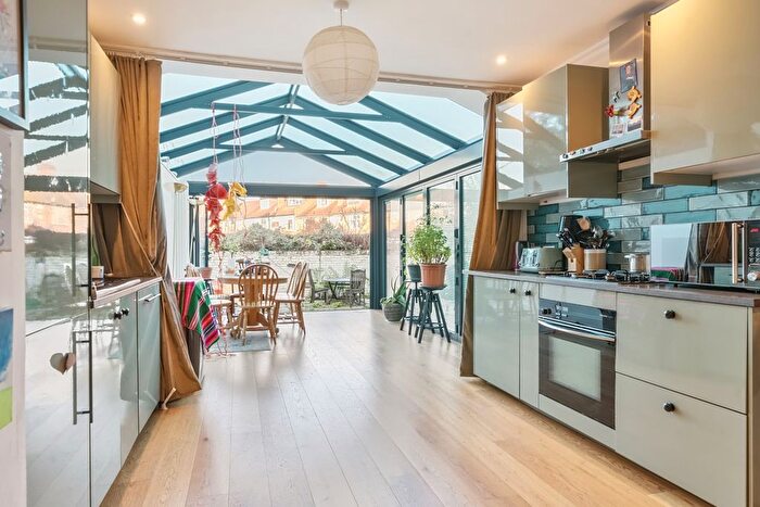 4 Bedroom Maisonette To Rent In St. Quintin Avenue, London, W10