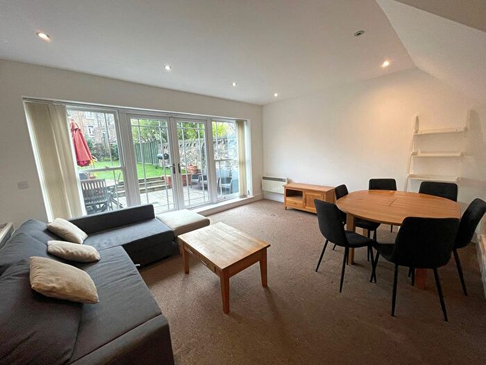 4 Bedroom Flat To Rent In Lorraine Road, Holloway, N7