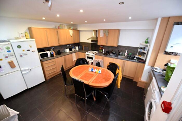 6 Bedroom House To Rent In Royal Park Road, LS6