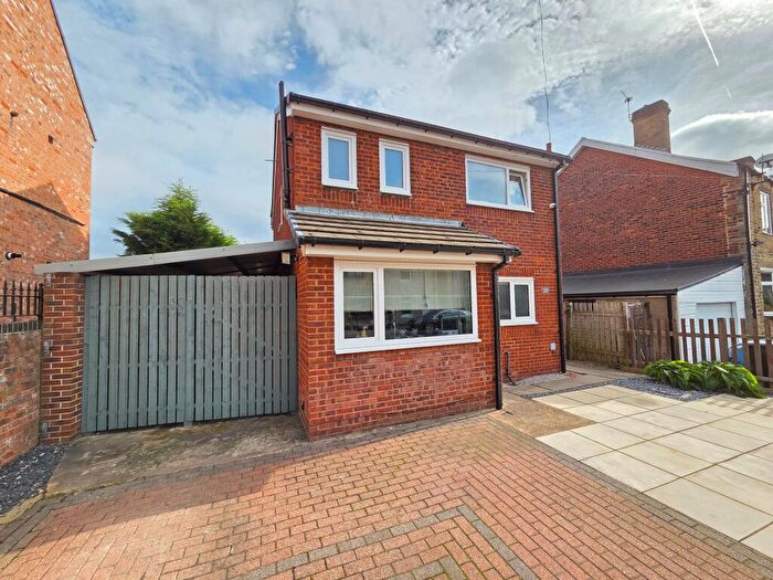 3 Bedroom Detached House For Sale In The Walk, Birdwell, S70