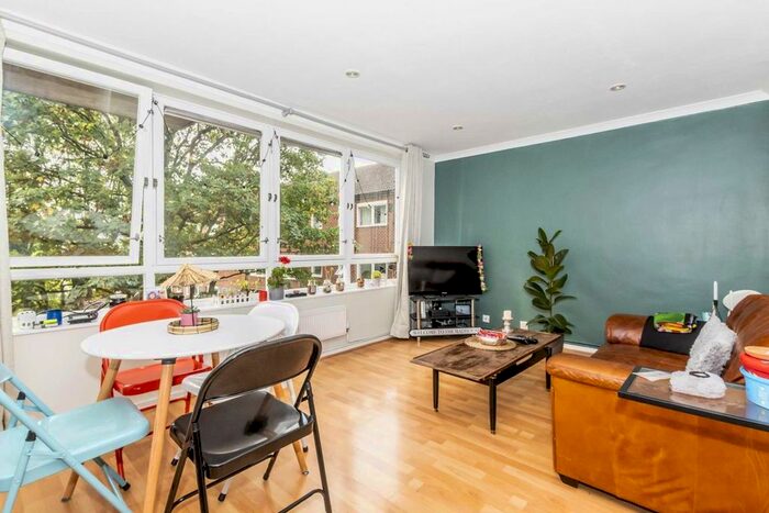 2 Bedroom Flat To Rent In Ollgar Close, London, W12