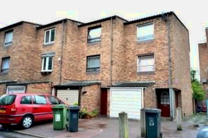 5 Bedroom Detached House To Rent In Romney Close, New Cross, London, SE14