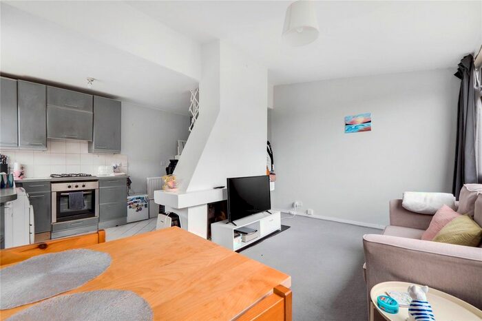 1 Bedroom Flat To Rent In Fernlea Road, London, SW12