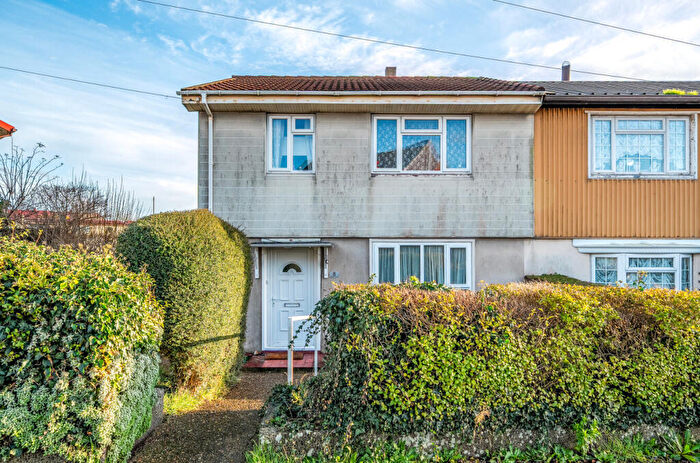 3 Bedroom Semi Detached House For Sale In Chedworth Crescent, Portsmouth, Hampshire, PO6