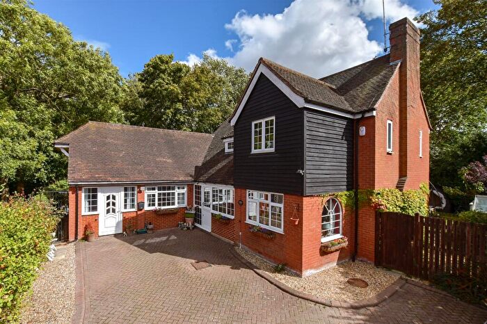 4 Bedroom Detached House For Sale In Aberdeen Close, Upstreet, Canterbury, Kent, CT3