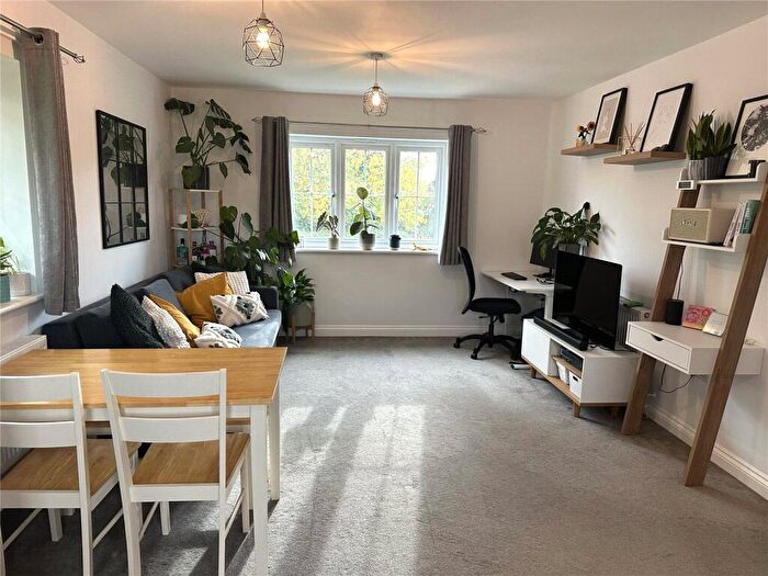 1 Bedroom Apartment For Sale In Blackberry Gardens, Winnersh, Wokingham, RG41