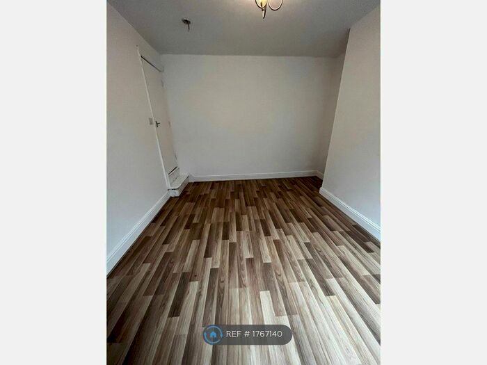 3 Bedroom Terraced House To Rent In East Park Place, Leeds, LS9