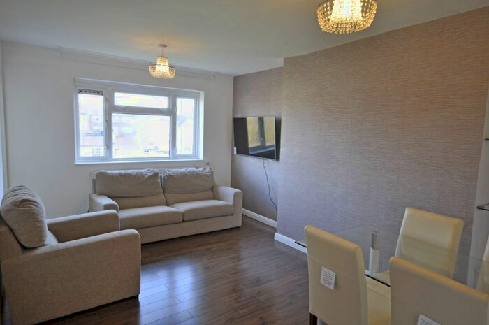 2 Bedroom Flat To Rent In Brunel Court, Westfields Avenue, Barnes, SW13