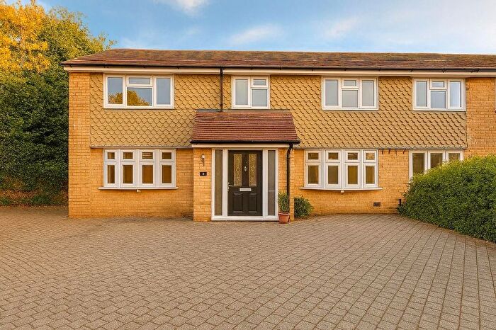 4 Bedroom Semi Detached House For Sale In Wych Elms, Park Street, AL2