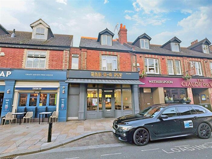 3 Bedroom Property For Sale In High Street, Camberley, GU15