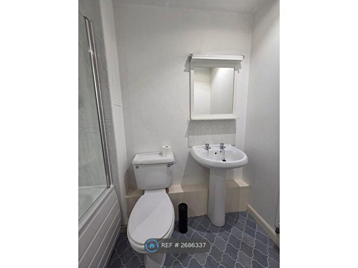 2 Bedroom Flat To Rent In Fraser Road, Aberdeen, AB25