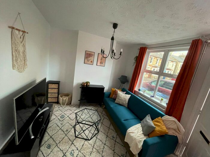 3 Bedroom Flat To Rent In Doncaster, Cavendish Road, Cambridge, Cambridgeshire, CB1